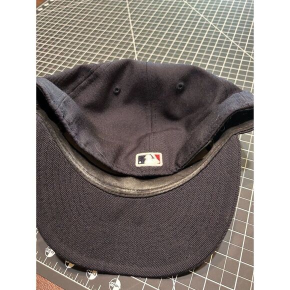 New York Yankees New Era Hat - 7 5/8 - Genuine Merchandise - Embroidered Logo - Picture 2 of 3